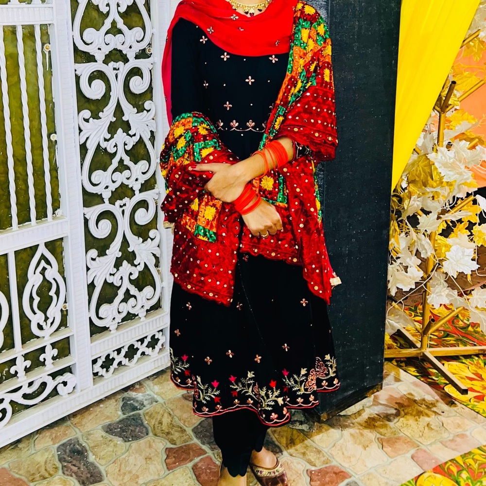 Black Embroidered Long Sleeve Dress with Red Multicolor Shawl